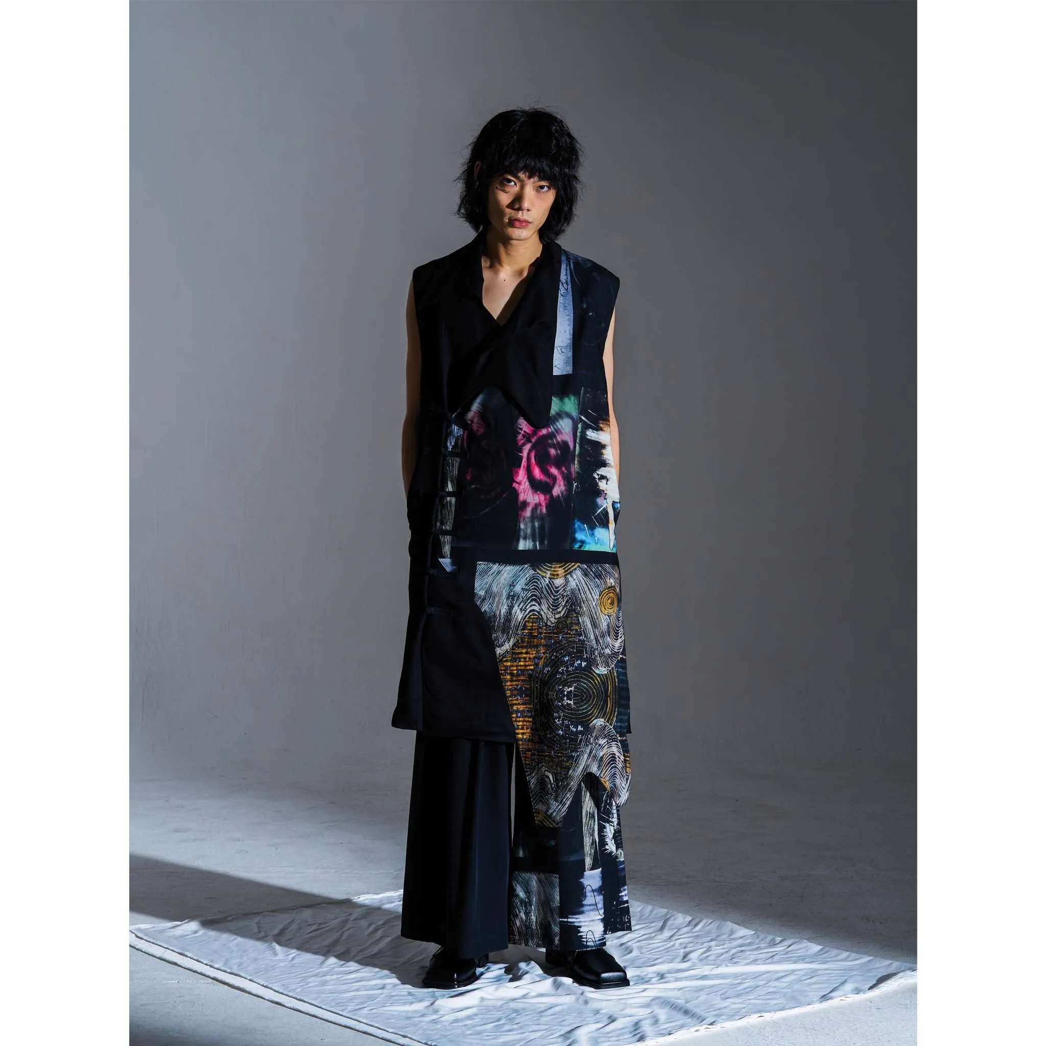 SOUNDWAVE PRINTS SLEEVELESS LONG COAT