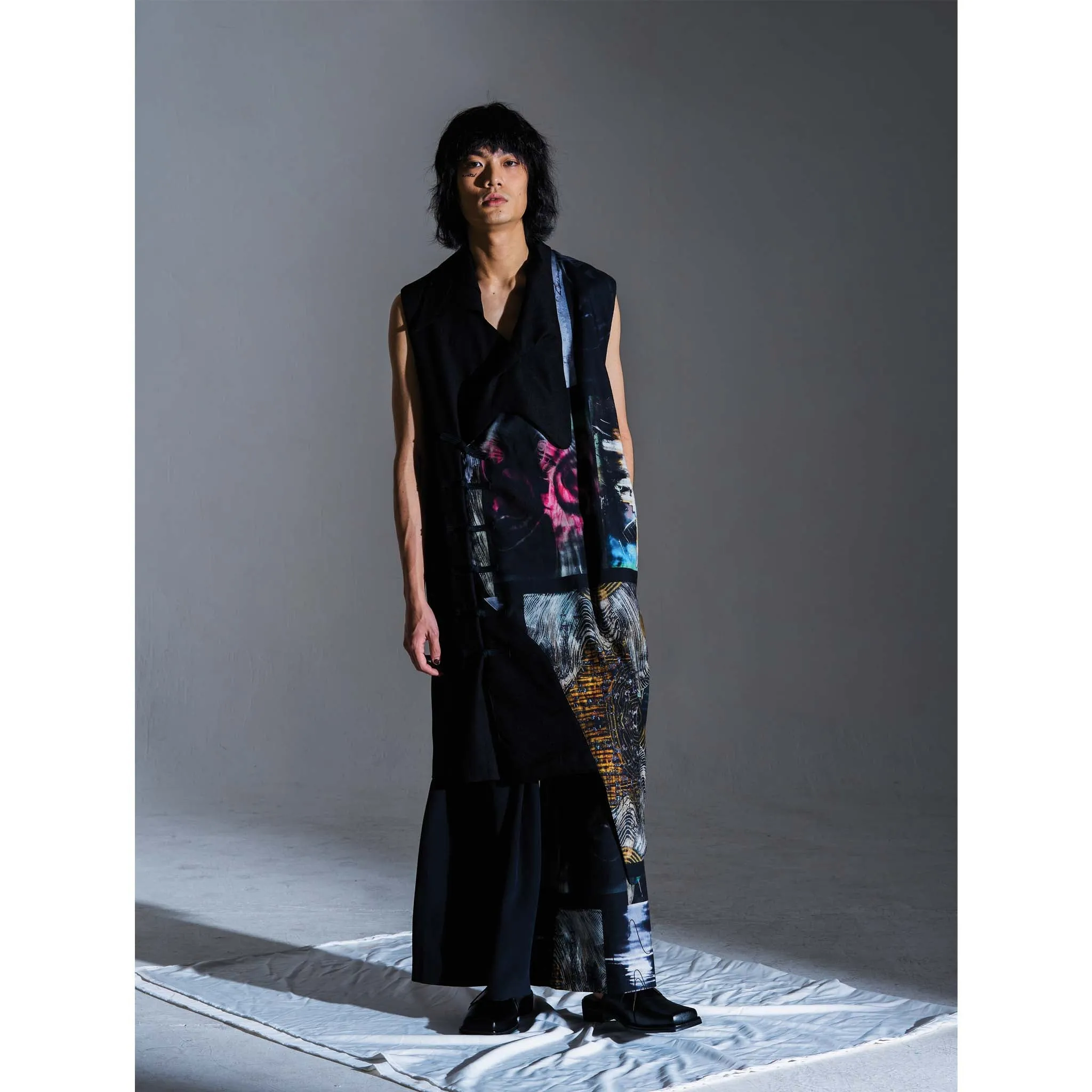 SOUNDWAVE PRINTS SLEEVELESS LONG COAT