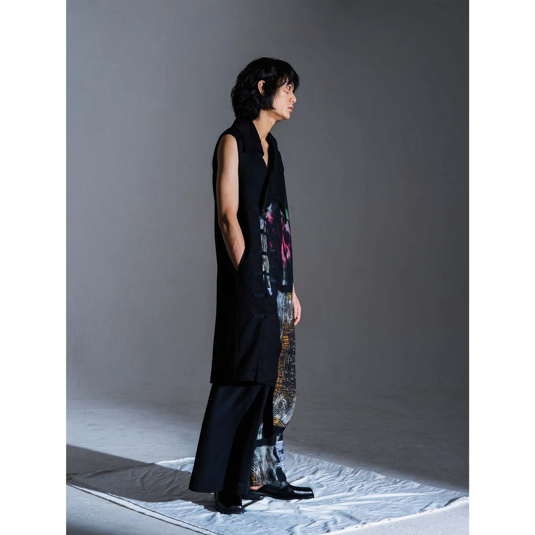 SOUNDWAVE PRINTS SLEEVELESS LONG COAT